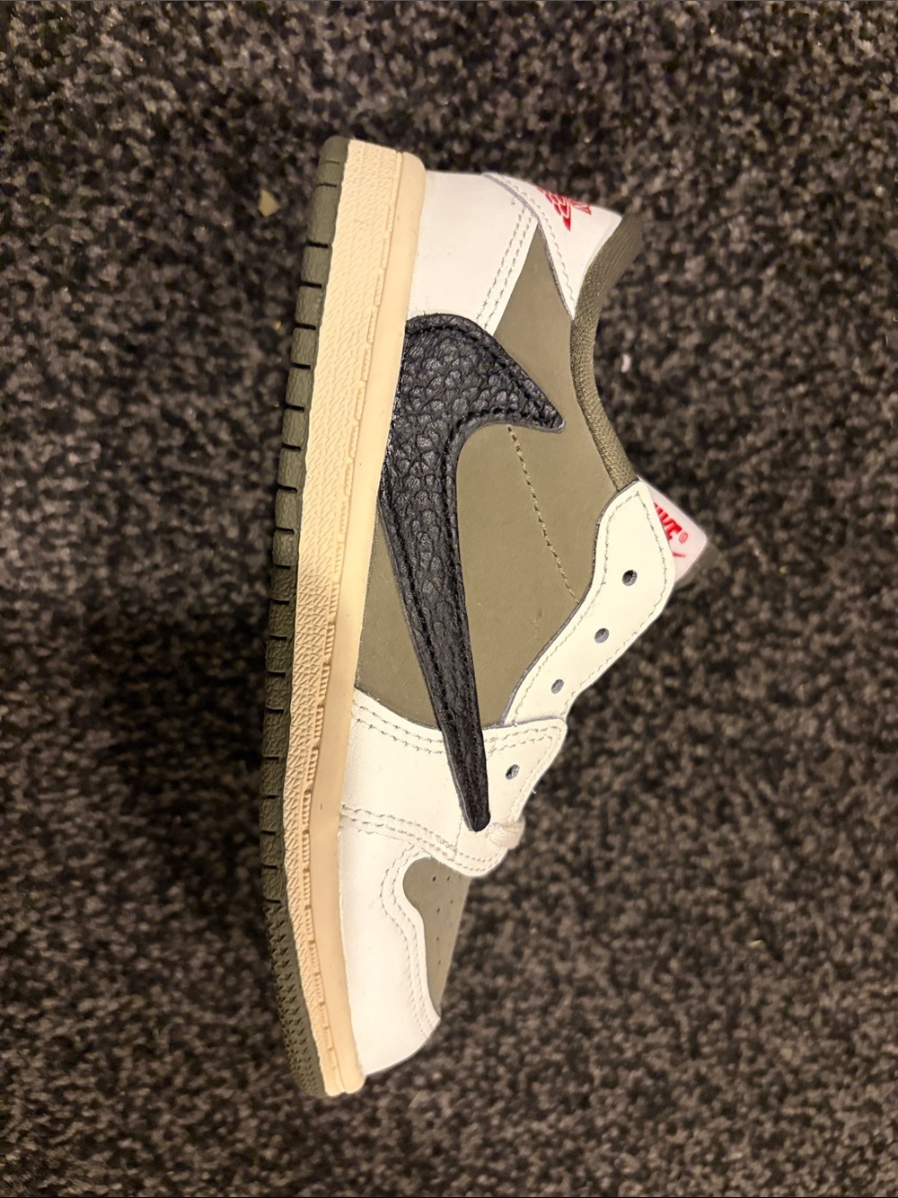 Nike Kids Olive, White & Black Low-Top Sneaker